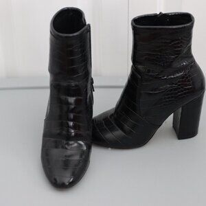 Aldo Black Crocodile Embossed Side Zip Heeled  Ankle Boot Size 7
